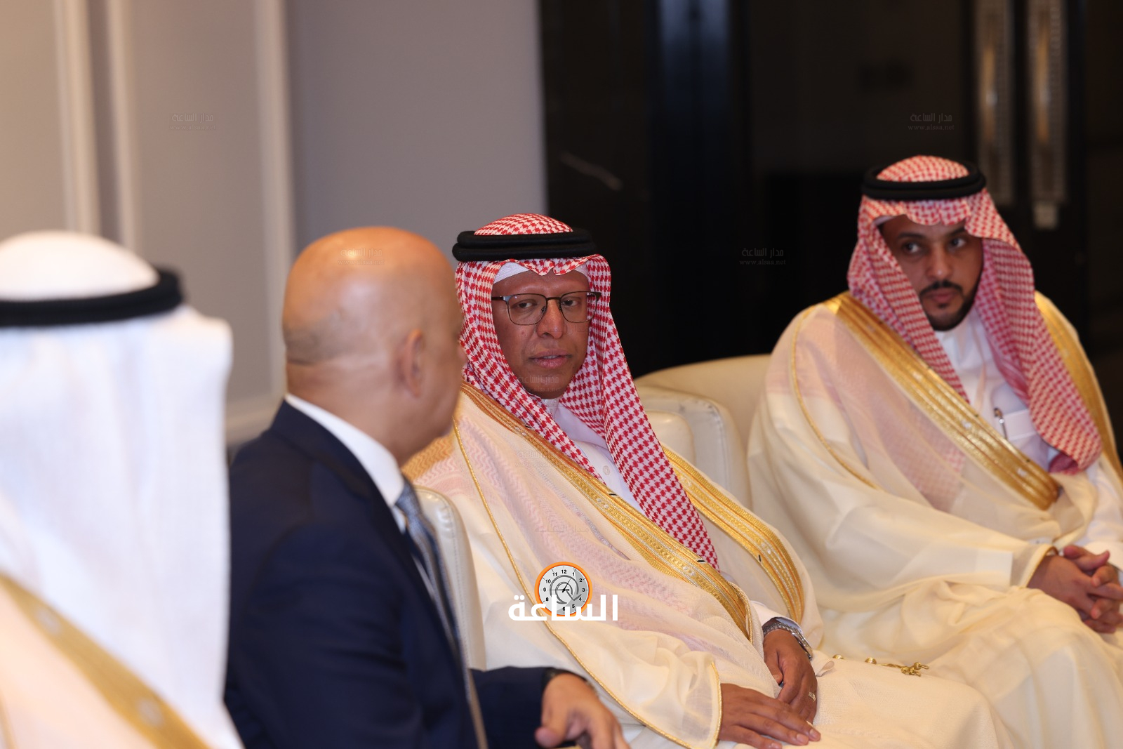 Madar Al-Saa Images 0.937745641969957