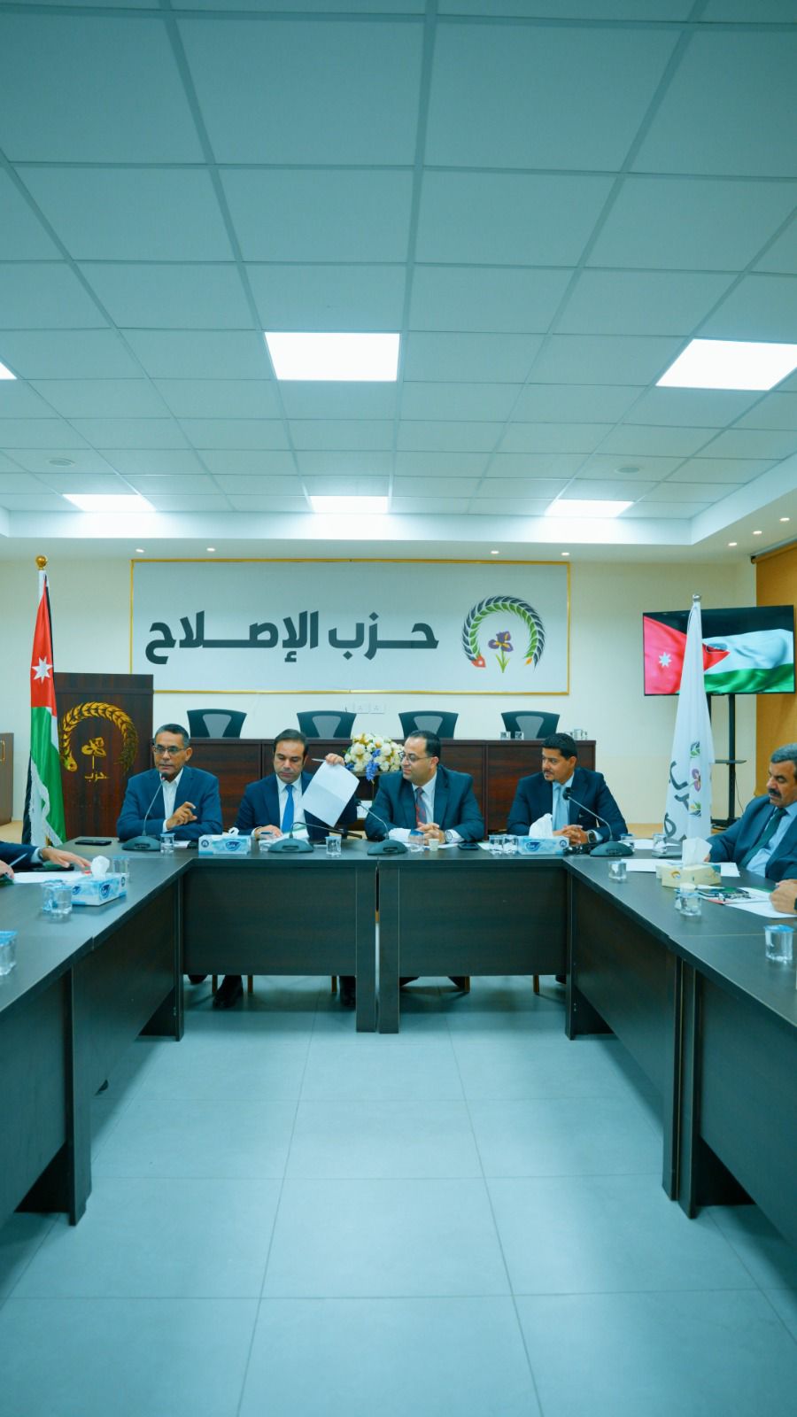 Madar Al-Saa Images 0.12437368053359088
