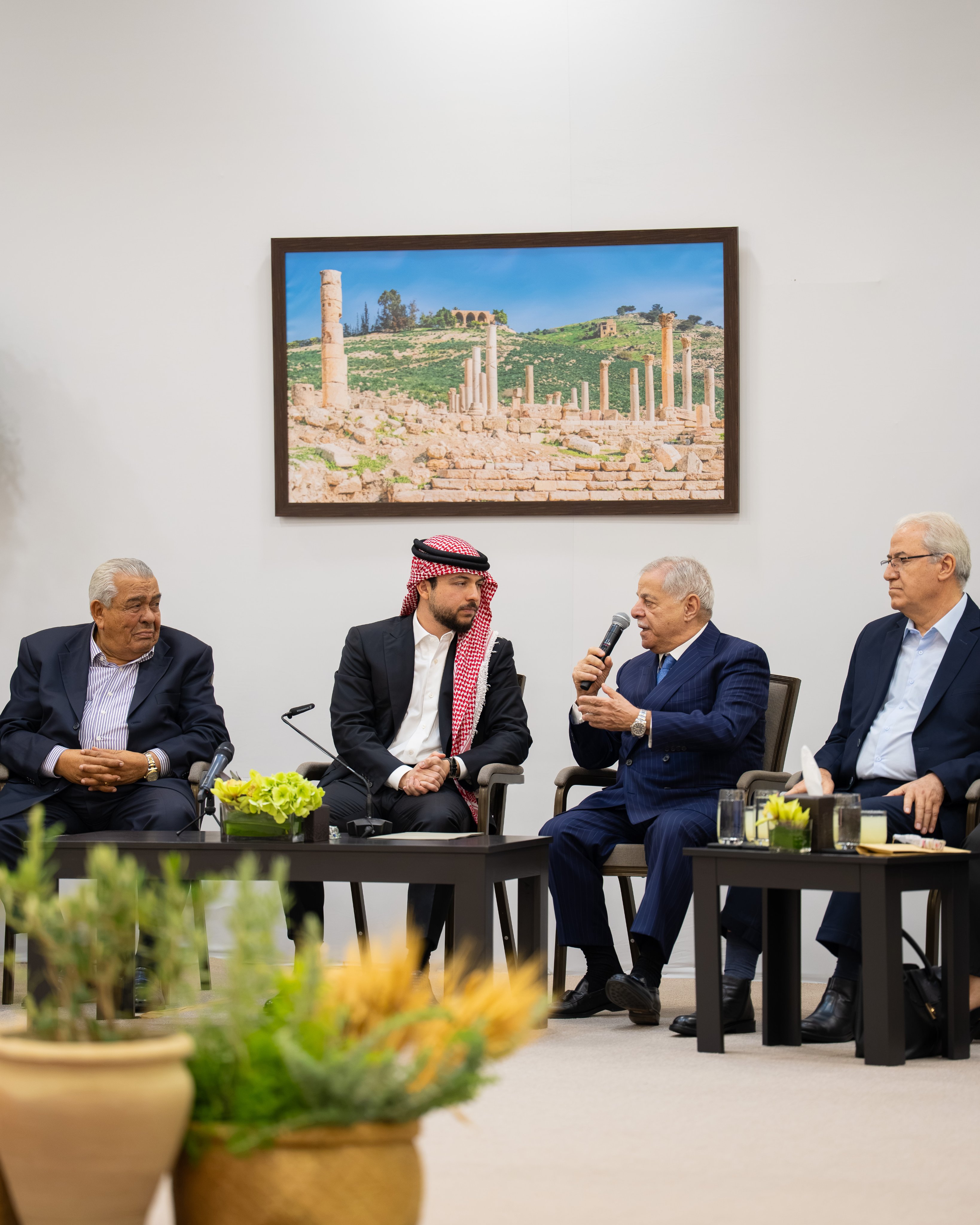 Madar Al-Saa Images 0.9274051215623431