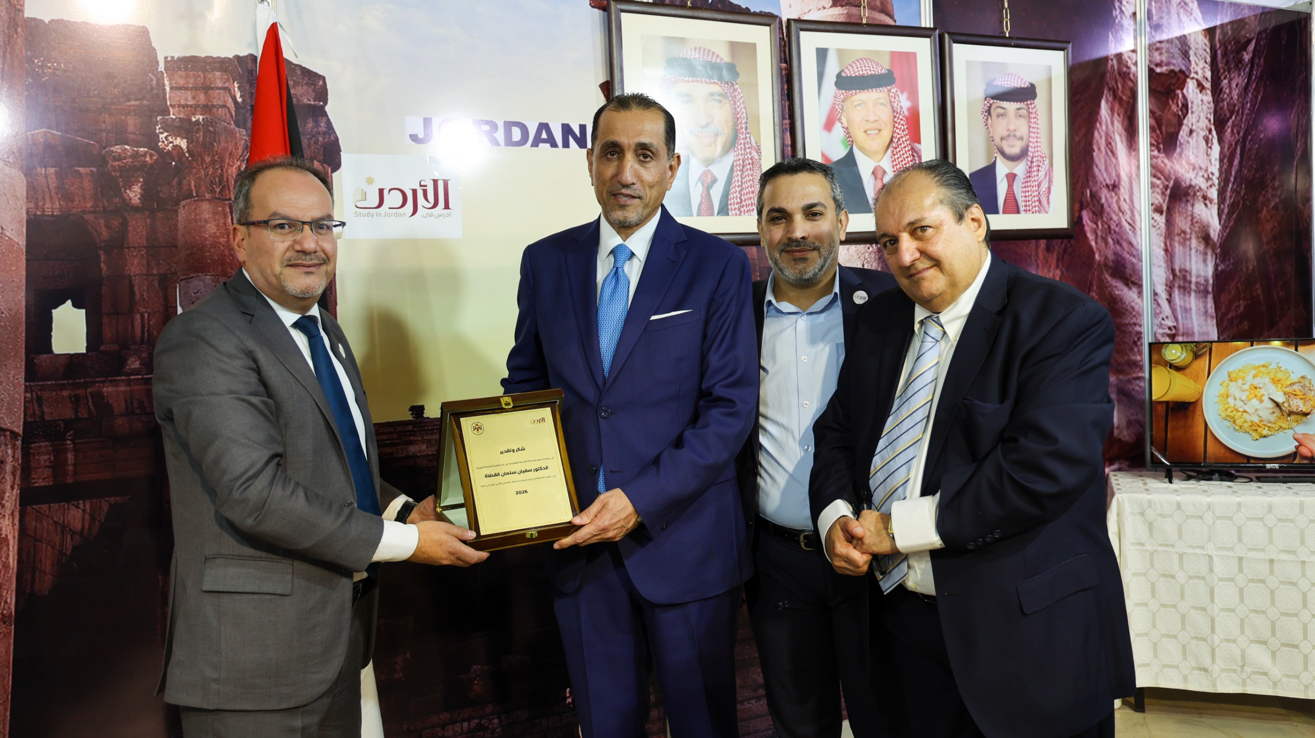 Madar Al-Saa Images 0.41126662035608264