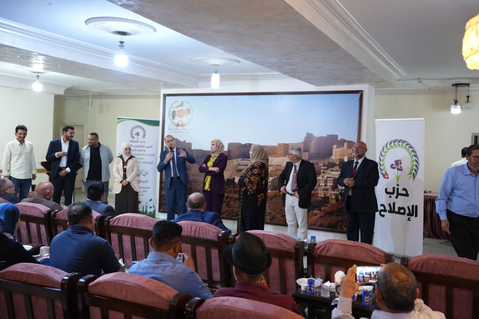Madar Al-Saa Images 0.83896565419413