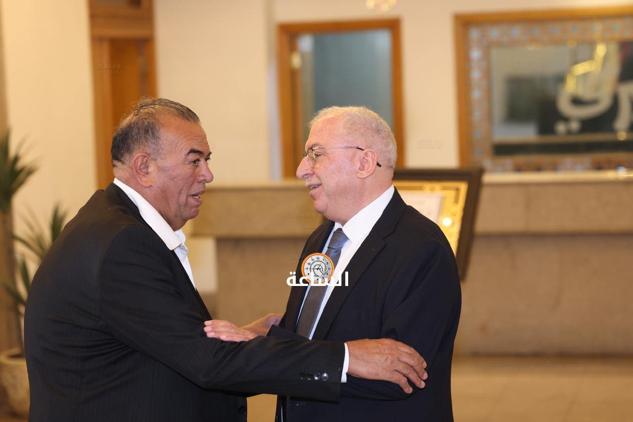 Madar Al-Saa Images 0.5122448033141493