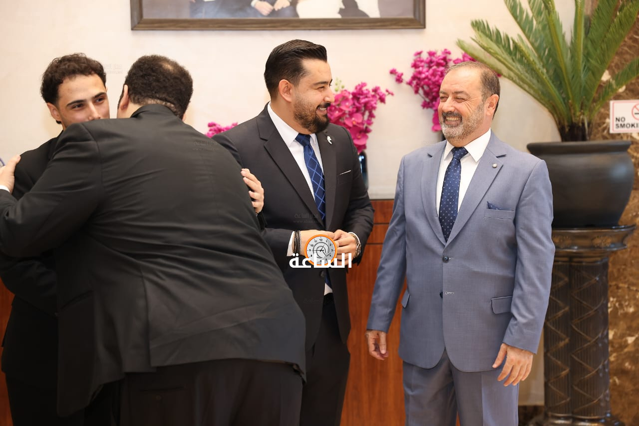 Madar Al-Saa Images 0.38326381516531693