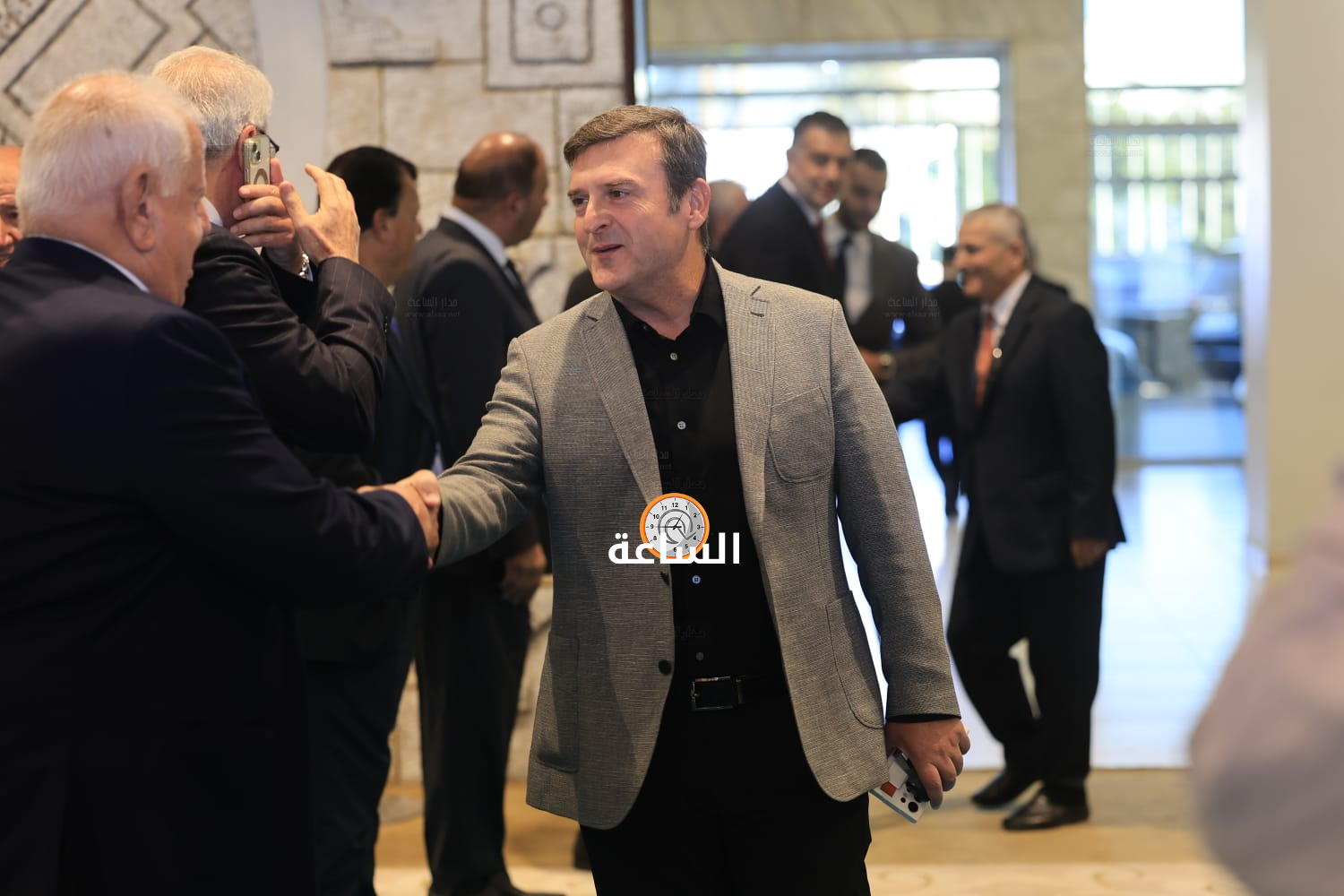 Madar Al-Saa Images 0.4484153857647163