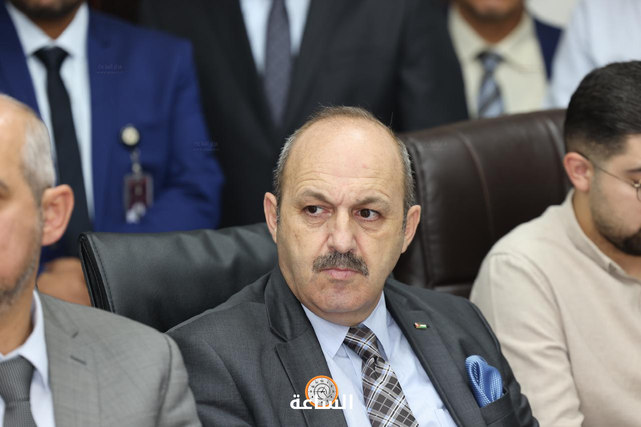 Madar Al-Saa Images 0.352006148893677