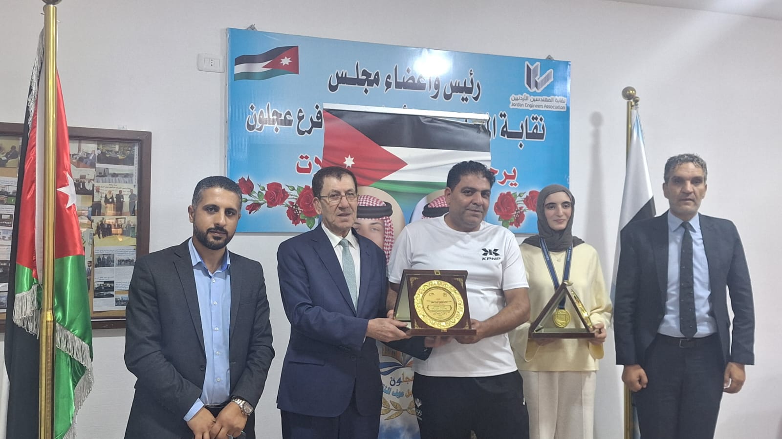 Madar Al-Saa Images 0.137276727075204
