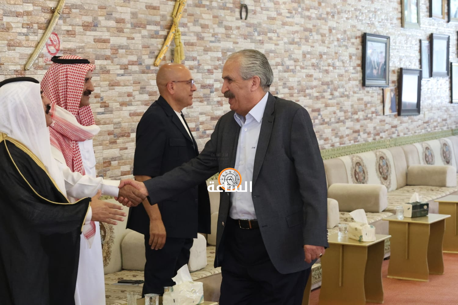Madar Al-Saa Images 0.16033318965626353
