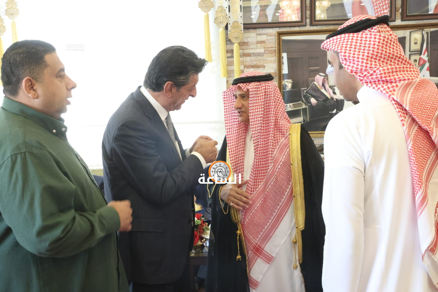 Madar Al-Saa Images 0.9094512723070026