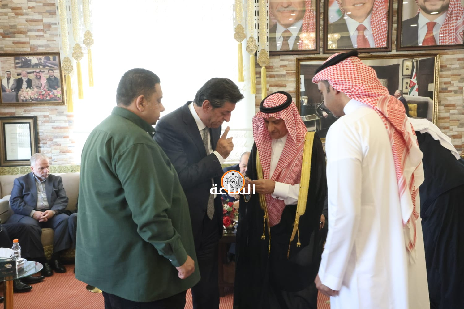 Madar Al-Saa Images 0.18028284899980884