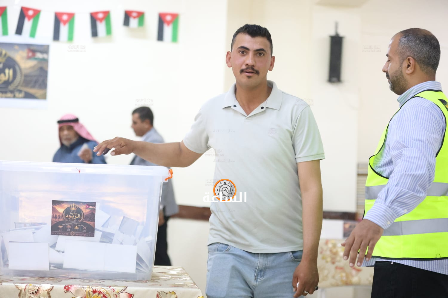 Madar Al-Saa Images 0.17878378786777116