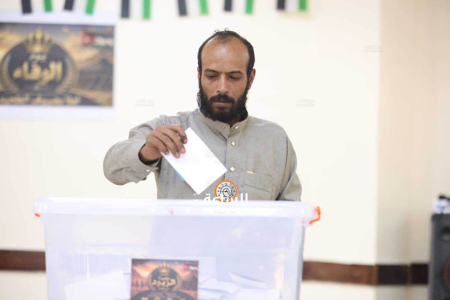 Madar Al-Saa Images 0.4361565672586969