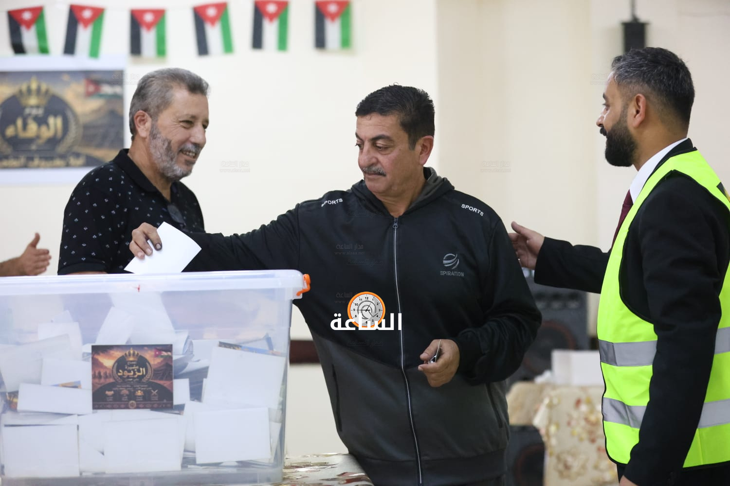Madar Al-Saa Images 0.7572488340241856
