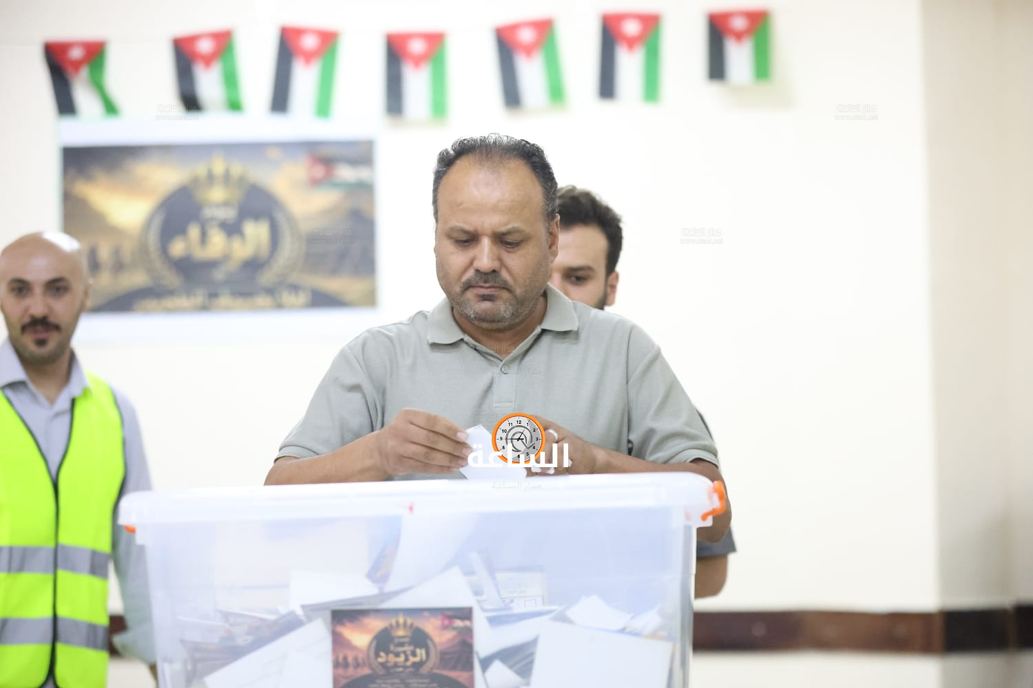 Madar Al-Saa Images 0.7908271384592591