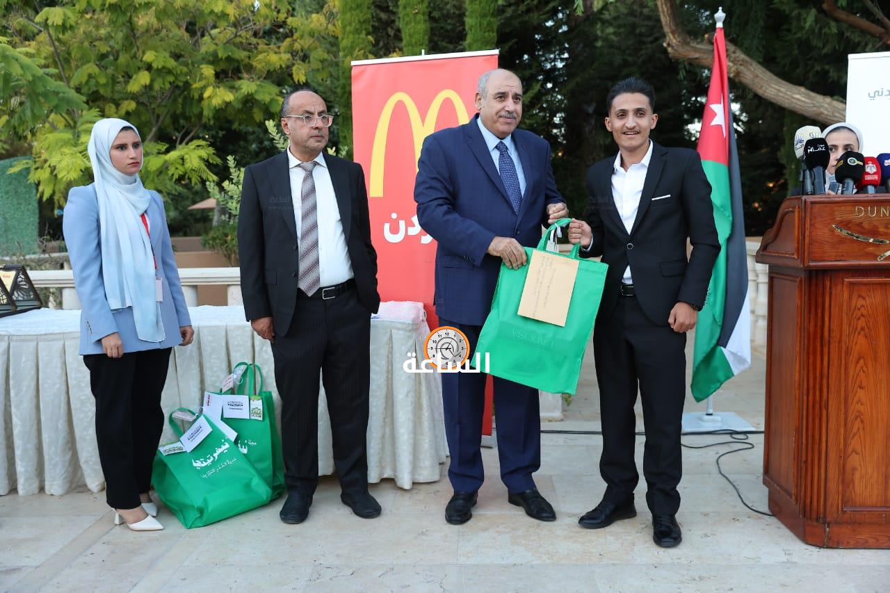 Madar Al-Saa Images 0.47934929629822987