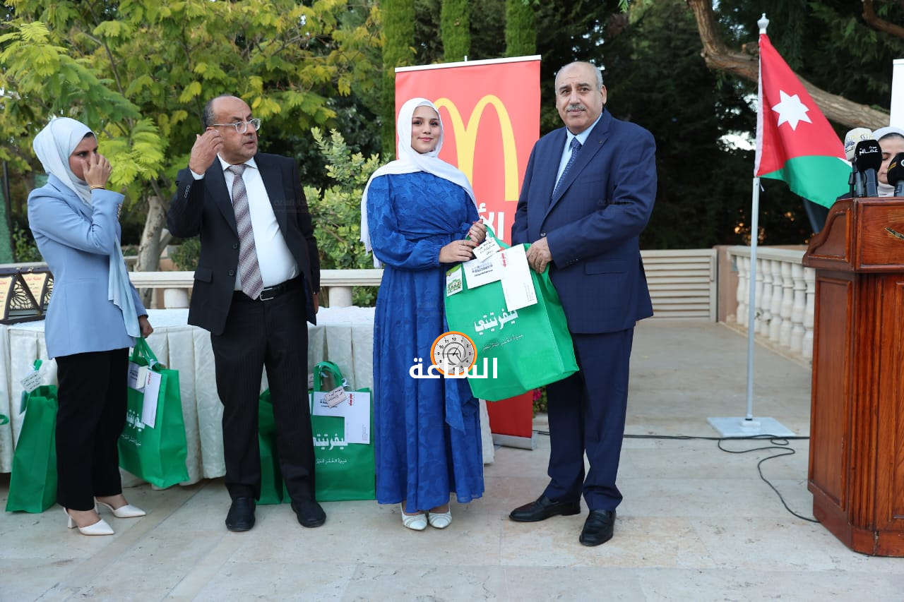 Madar Al-Saa Images 0.8609069360165449