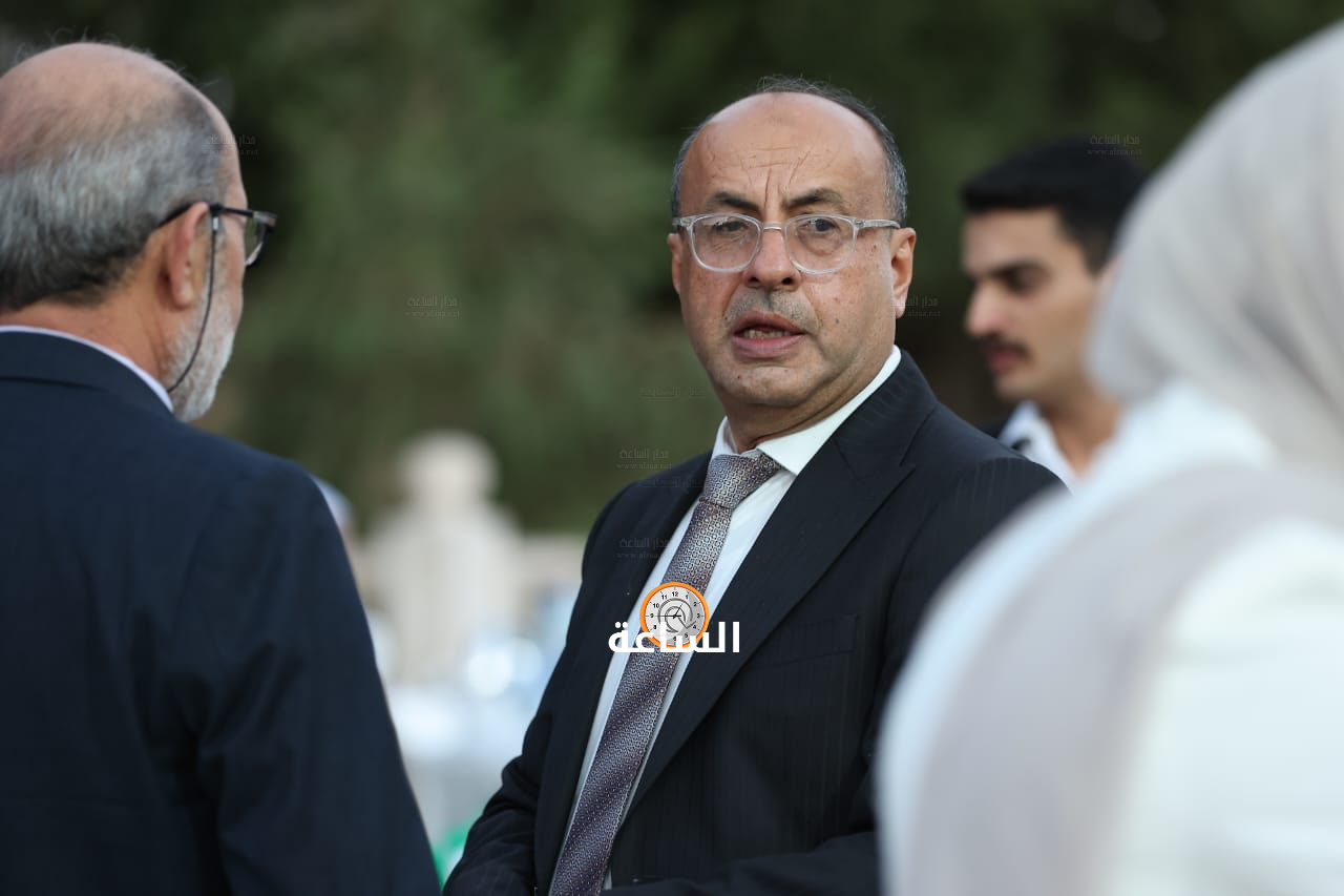 Madar Al-Saa Images 0.3702358396376083