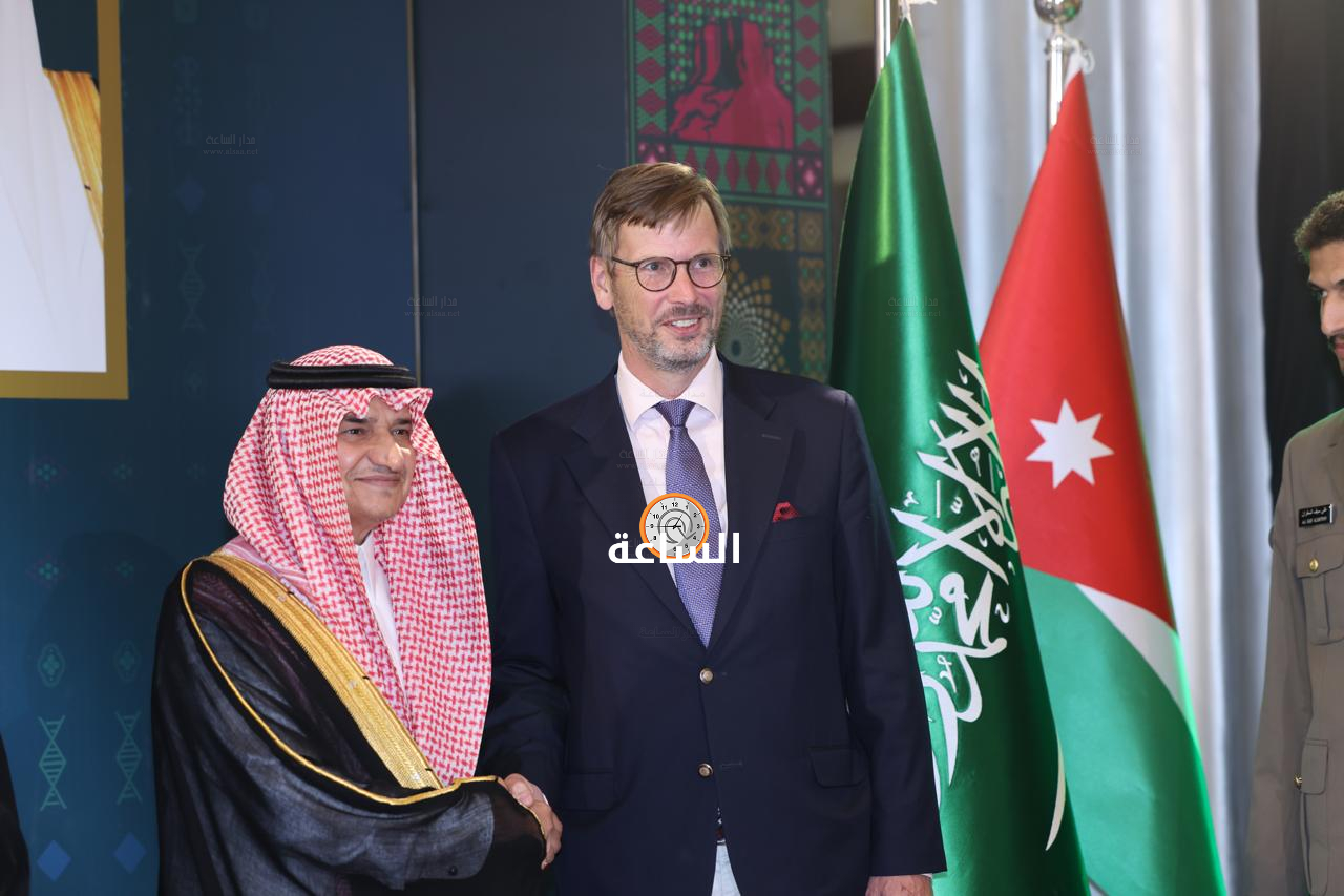 Madar Al-Saa Images 0.14869965870999313