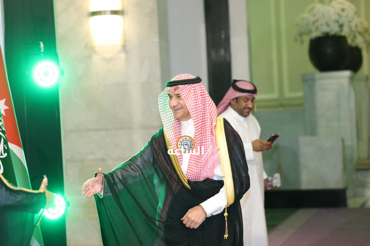Madar Al-Saa Images 0.4972056385435166
