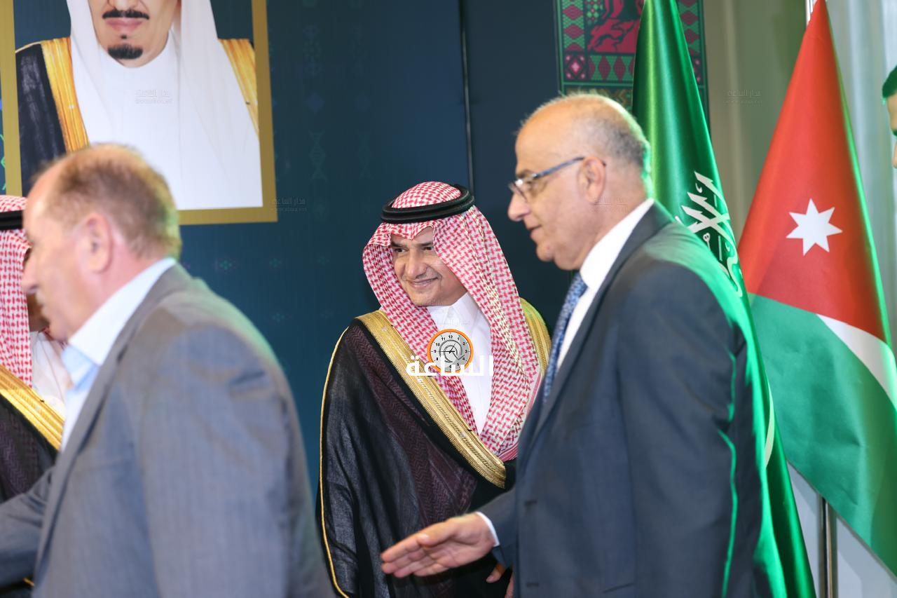 Madar Al-Saa Images 0.5155965748986084