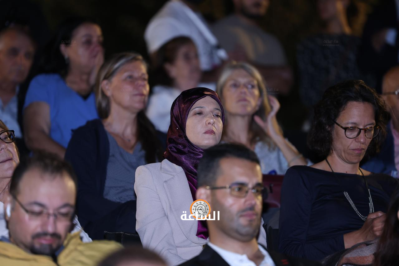 Madar Al-Saa Images 0.743918856161055