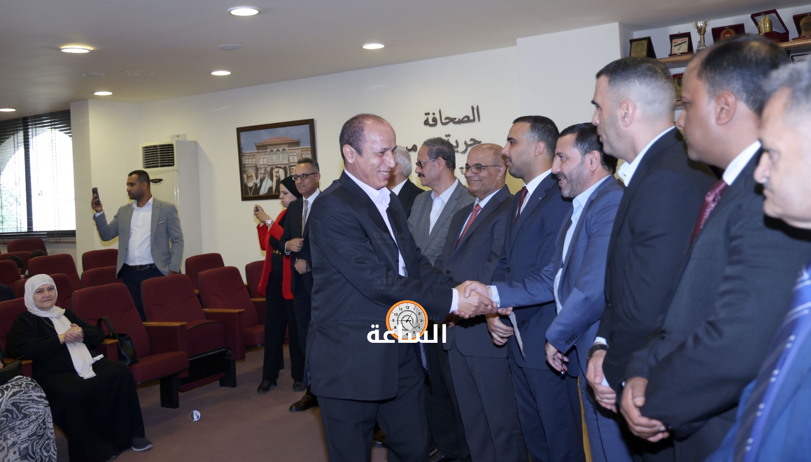 Madar Al-Saa Images 0.6721033110481177