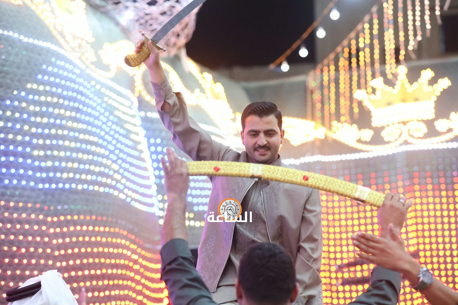 Madar Al-Saa Images 0.39145025540885003