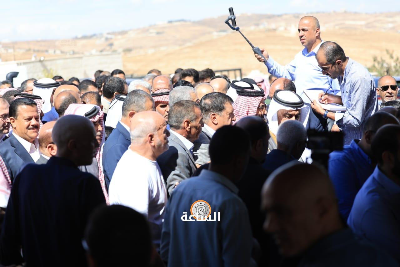 Madar Al-Saa Images 0.48487695656085583