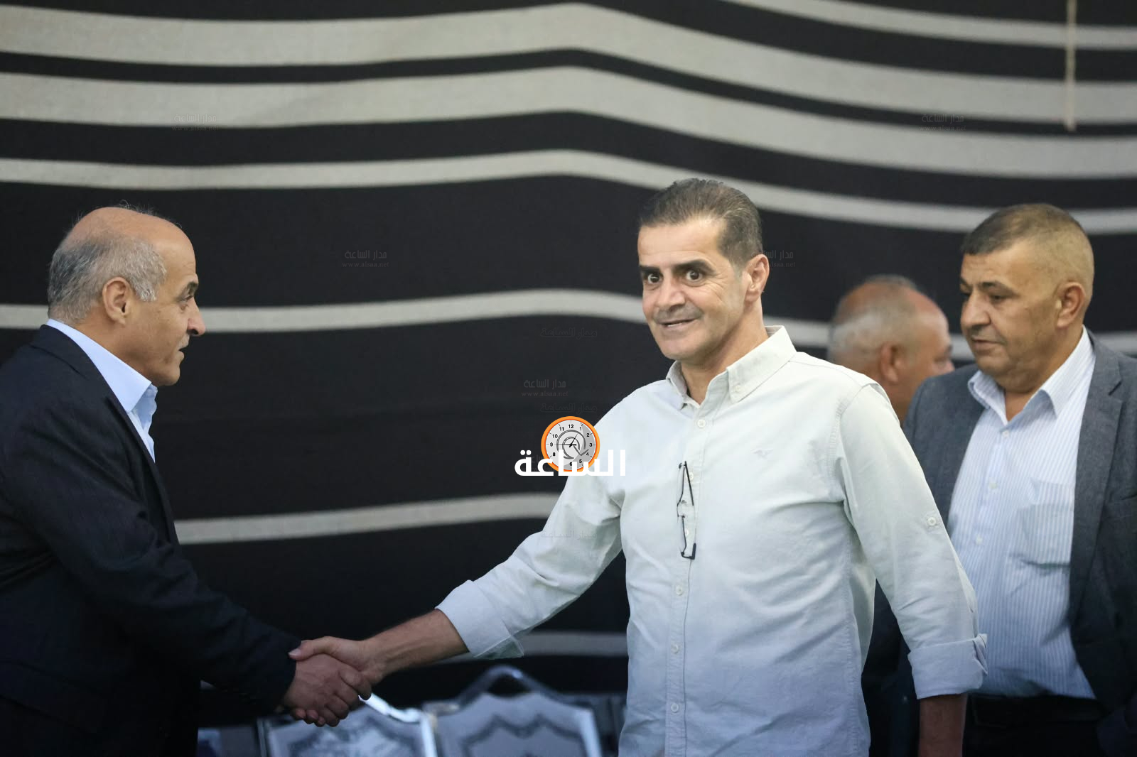 Madar Al-Saa Images 0.7035253541702319
