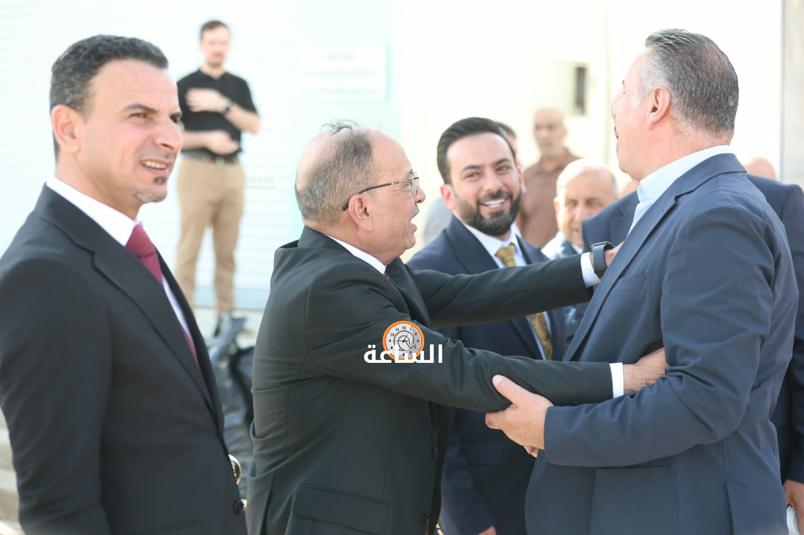 Madar Al-Saa Images 0.560115980382177
