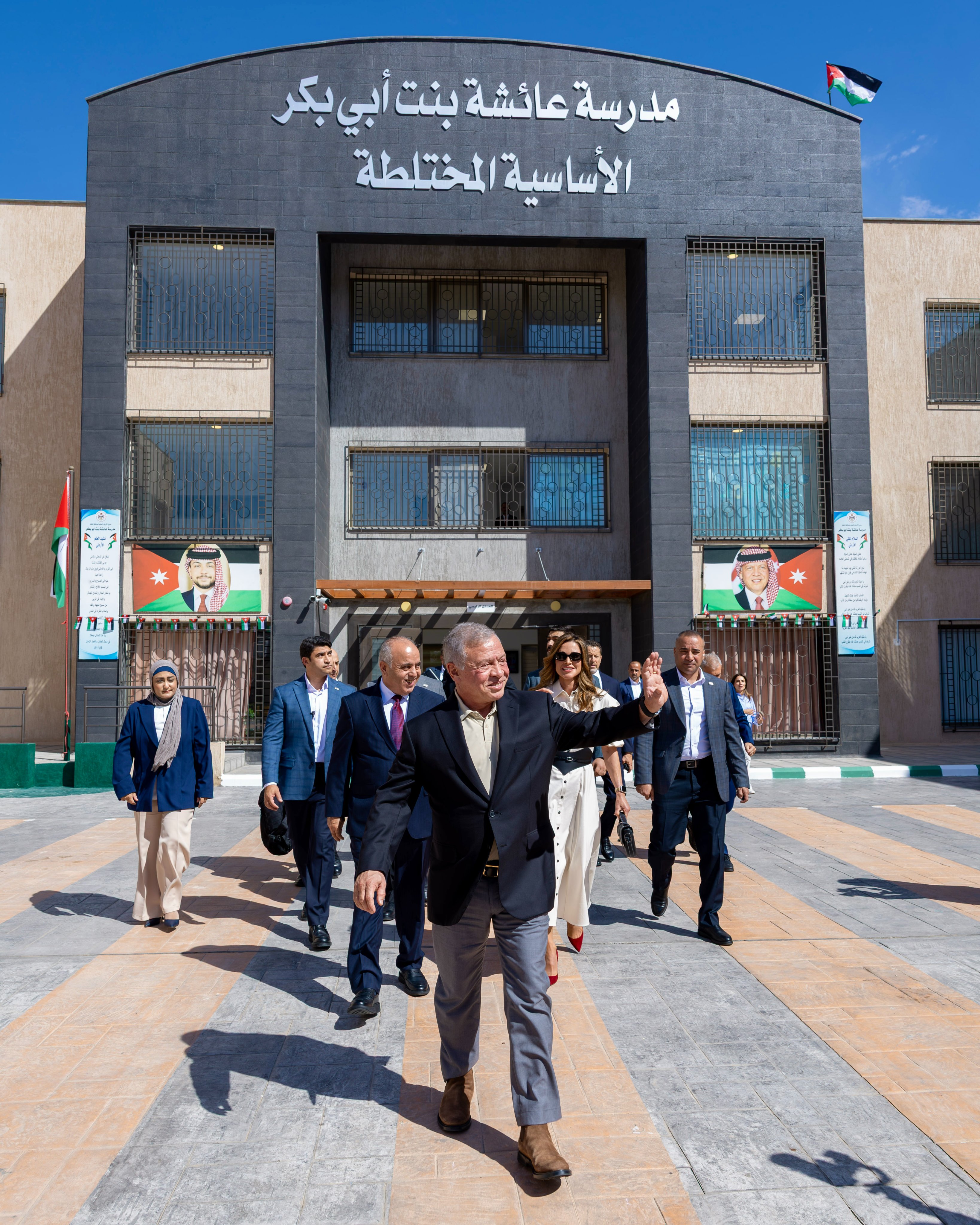 Madar Al-Saa Images 0.9078619946575498