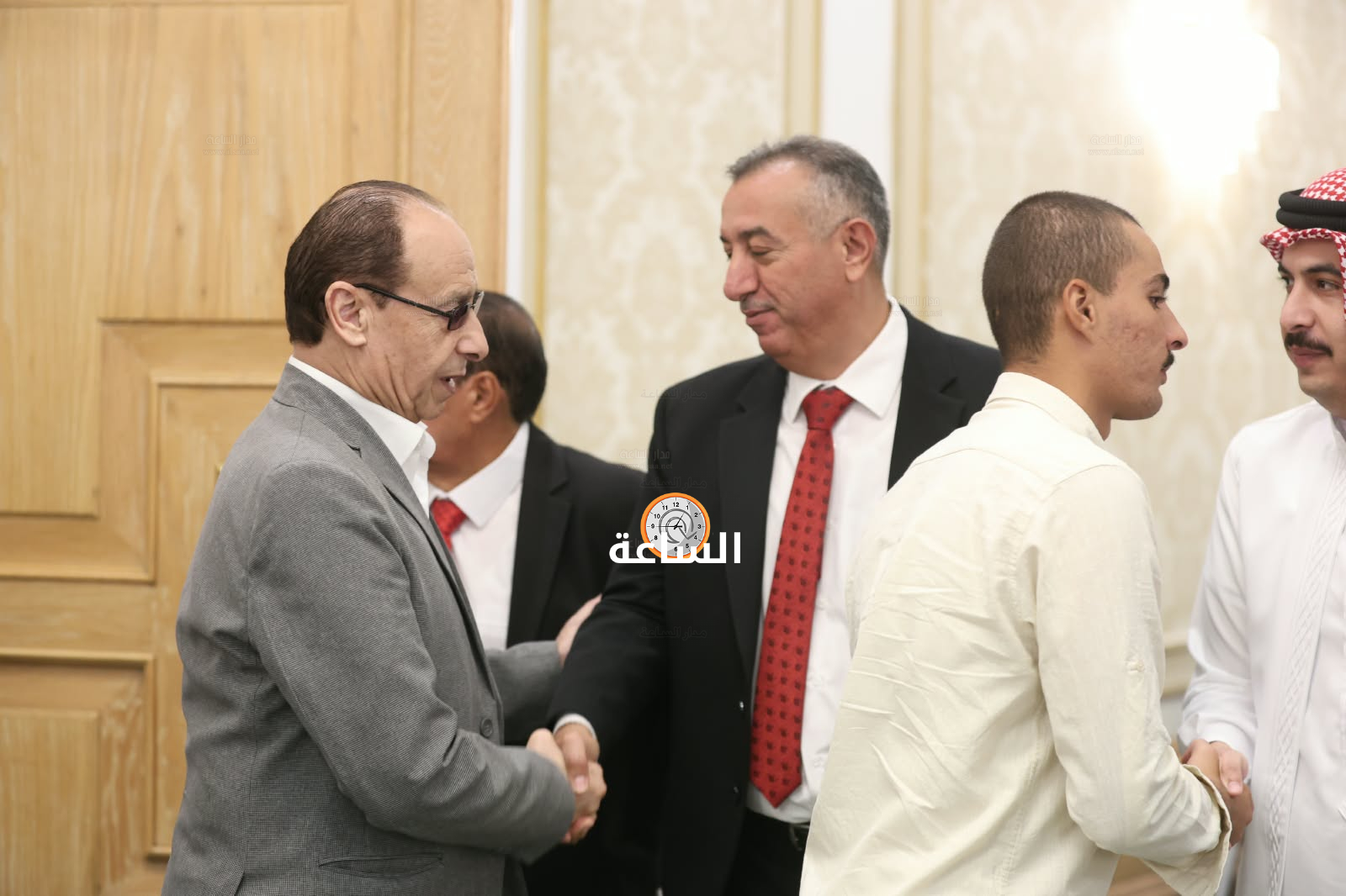 Madar Al-Saa Images 0.8560143620671599