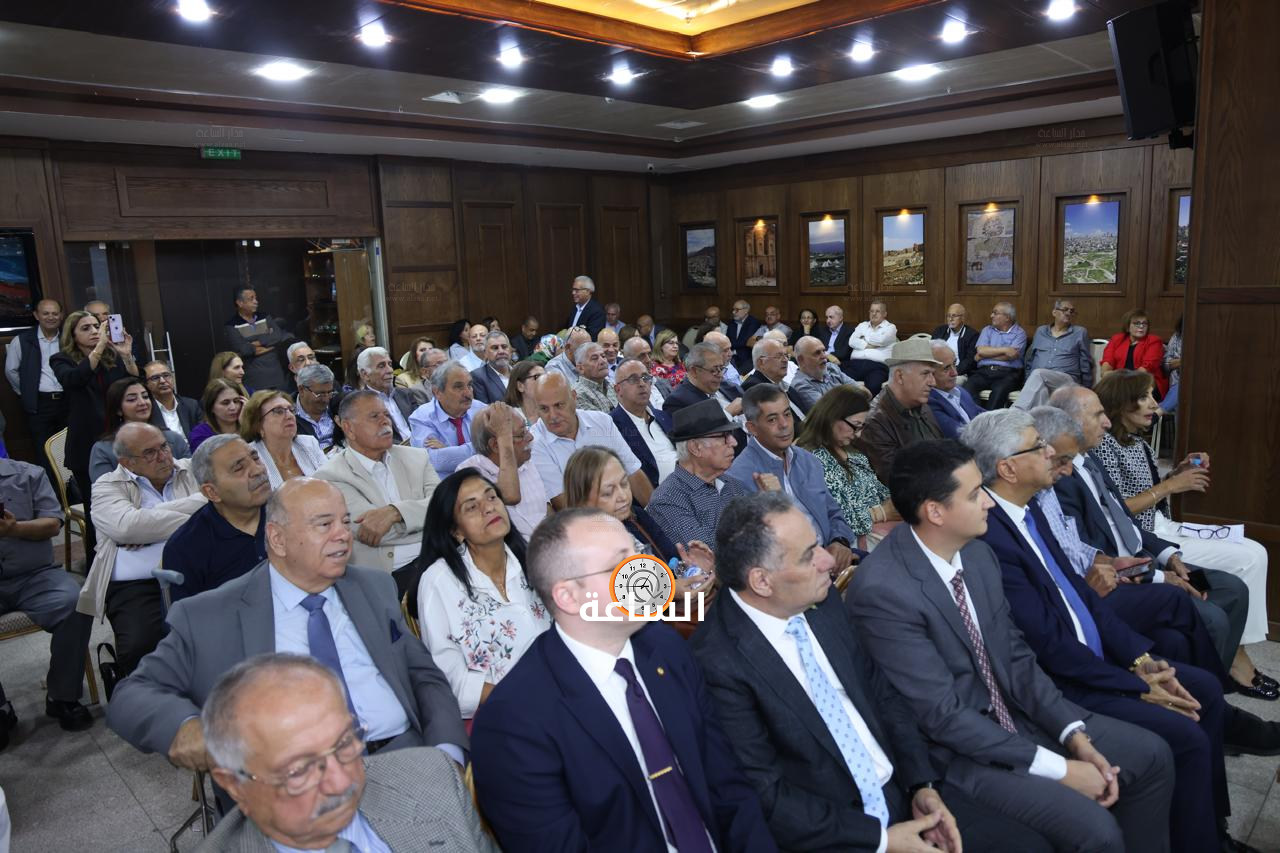 Madar Al-Saa Images 0.5608186626230158
