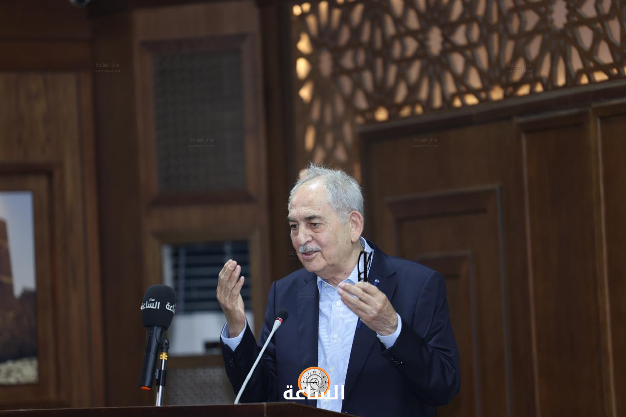 Madar Al-Saa Images 0.25816774369100925