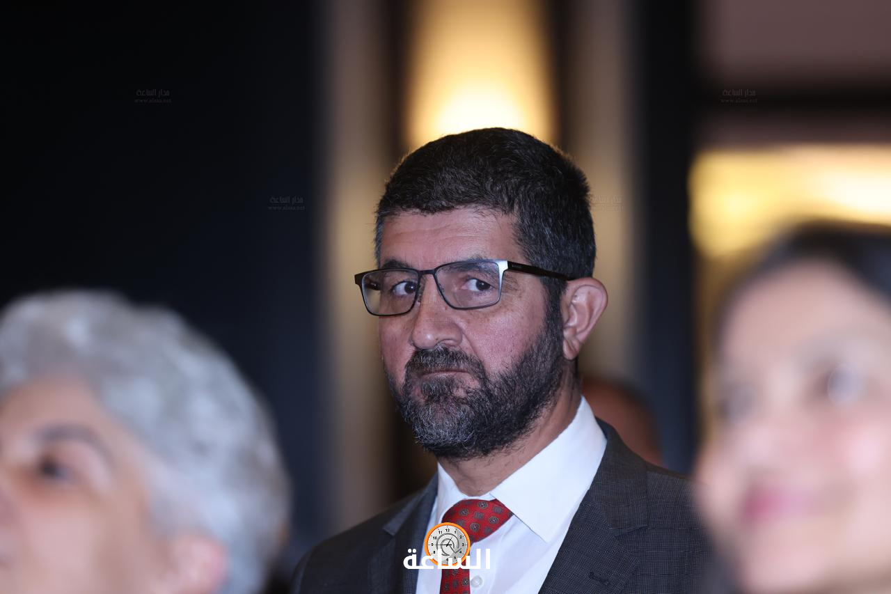 Madar Al-Saa Images 0.444747342316975