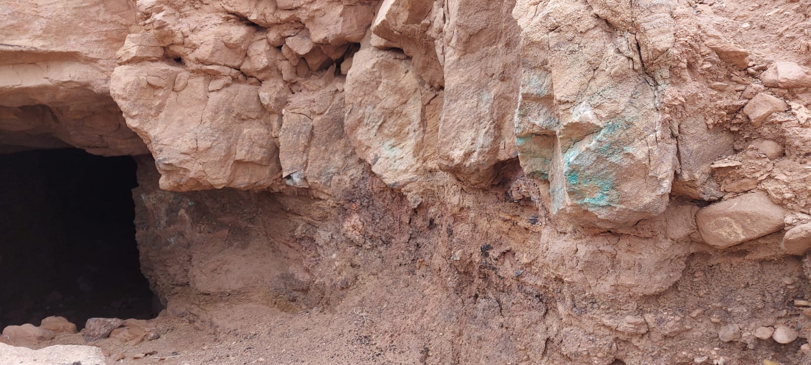 Madar Al-Saa Images 0.940751405632041
