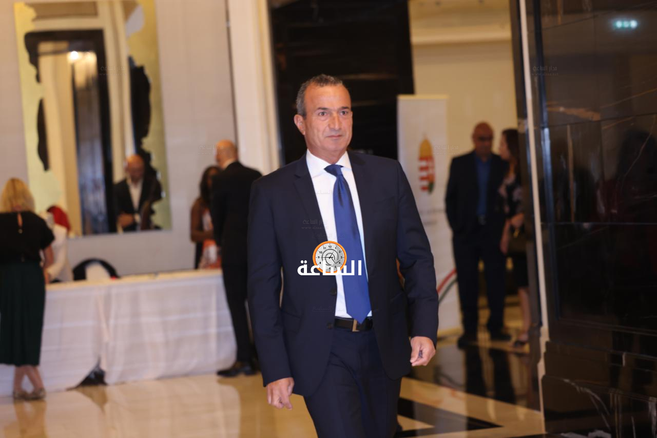 Madar Al-Saa Images 0.8804255191217709