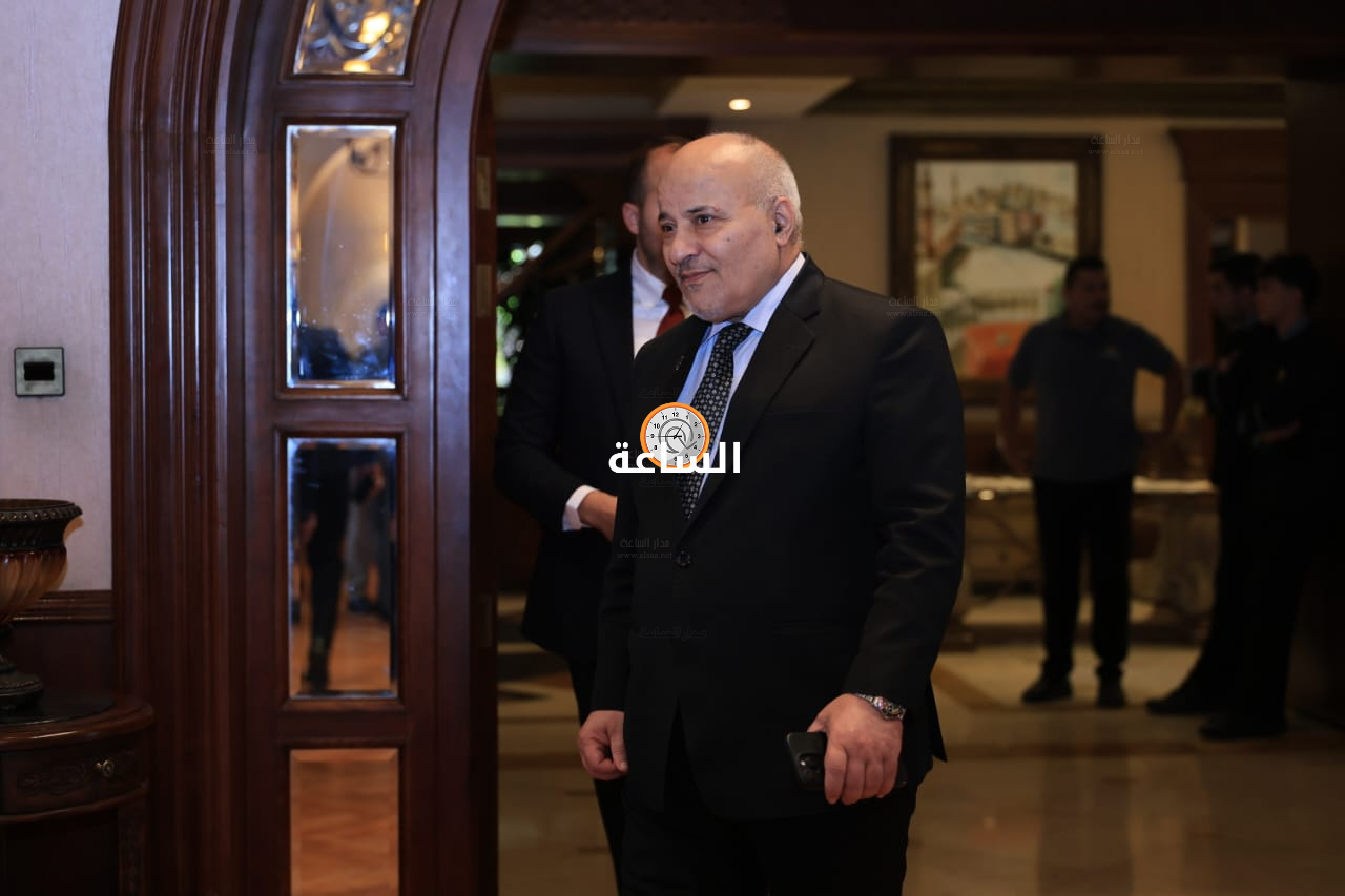 Madar Al-Saa Images 0.050625595885356756