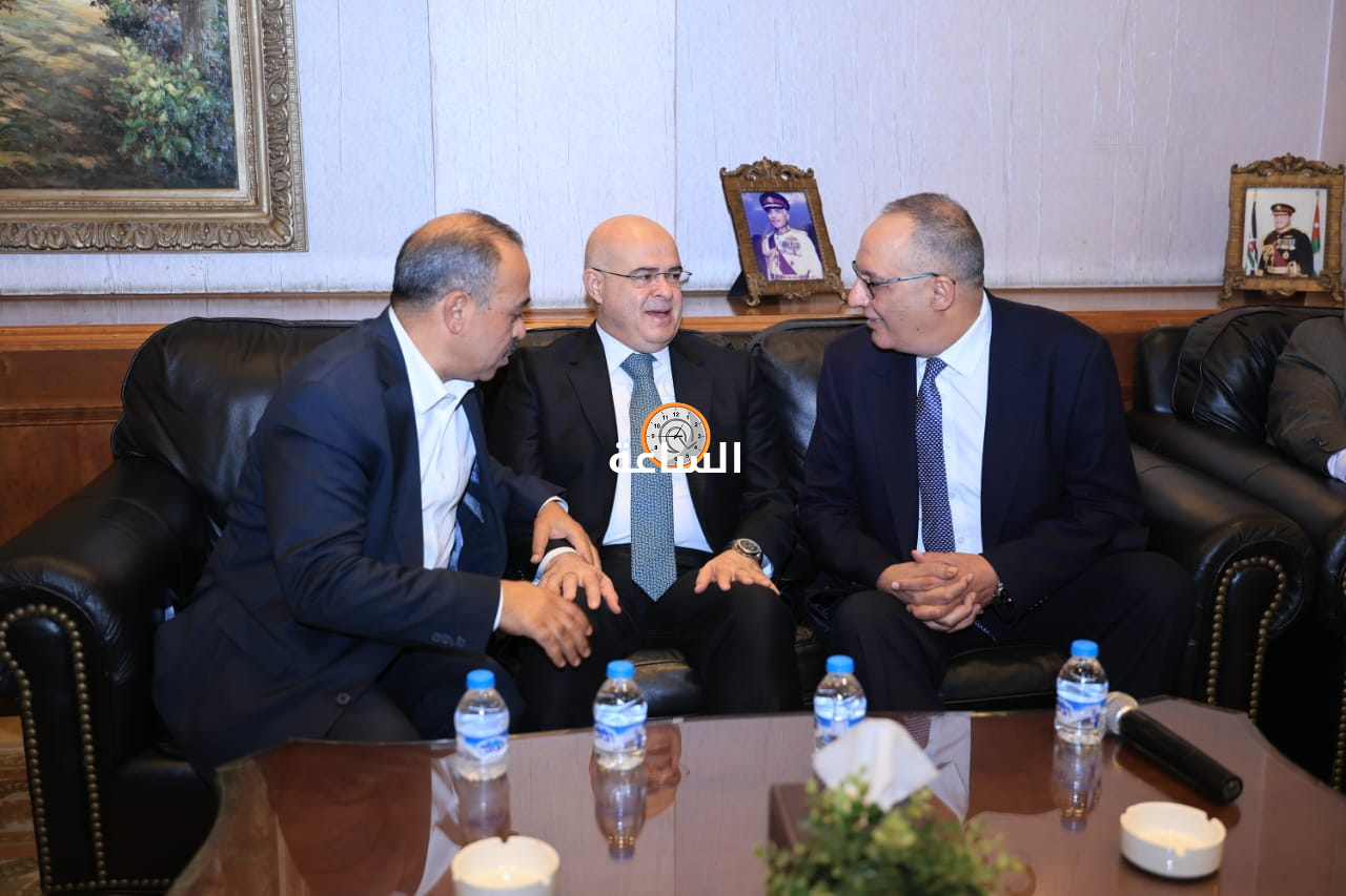 Madar Al-Saa Images 0.3001932409991236