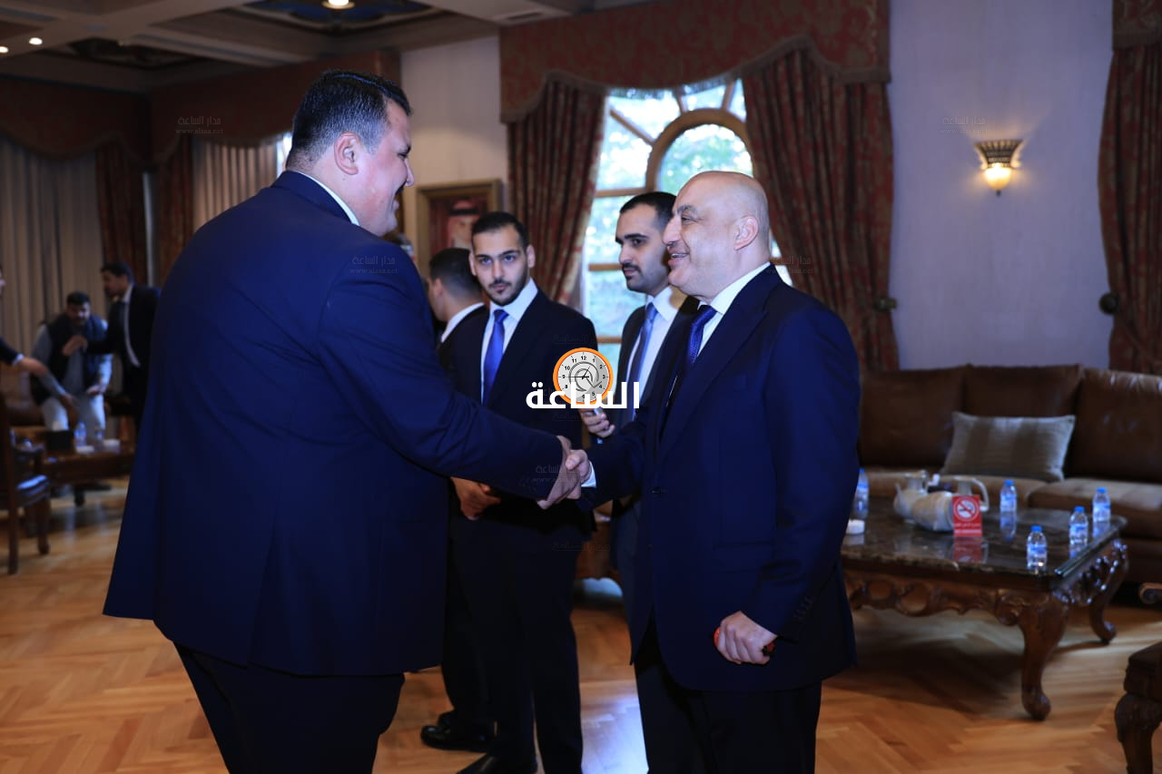 Madar Al-Saa Images 0.7020149138174692