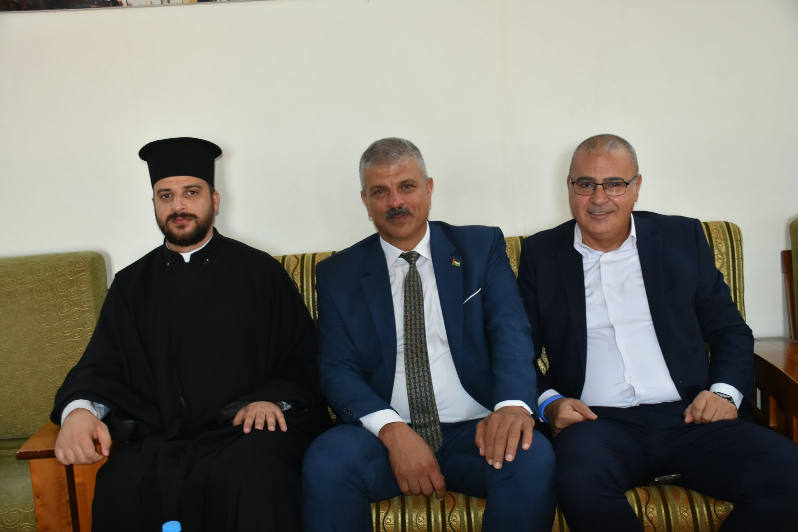 Madar Al-Saa Images 0.4804581017327829