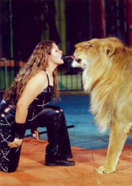 لوبا الحلو مدربة أسود مصرية