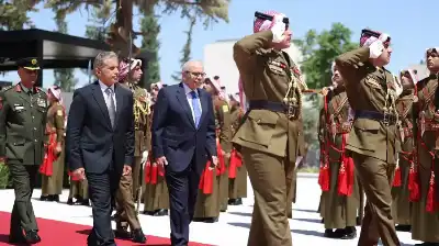 حسان يستقبل رئيس الحكومة اللبنانية في