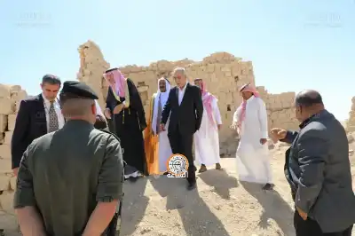 وزير الثقافة يدشّن مكتبة في الجفر