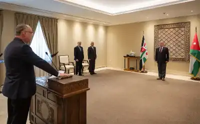 الزيود يؤدي اليمين القانونية أمام الملك