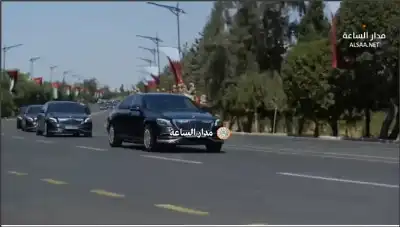 موكب أمير قطر الشيخ تميم محاطا