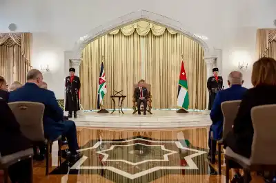 الملك يستمع إلى ردي مجلسي الأعيان