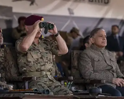 الملك يزور شركة للصناعات الدفاعية في