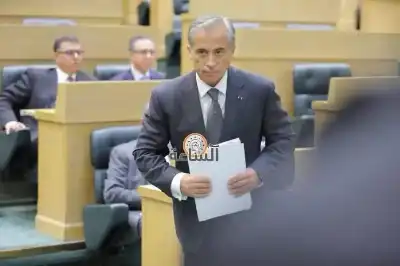 نائب يتبنى مذكرة لحجب الثقة عن