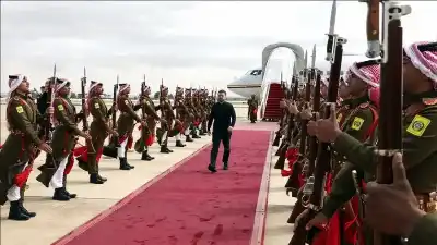 الرئيس الأوكراني يصل إلى الأردن ضمن