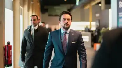 ولي العهد يصل إلى مكان انعقاد